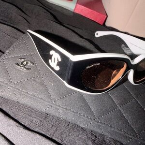 CHANEL Black and White Cat-Eye Sunglasses